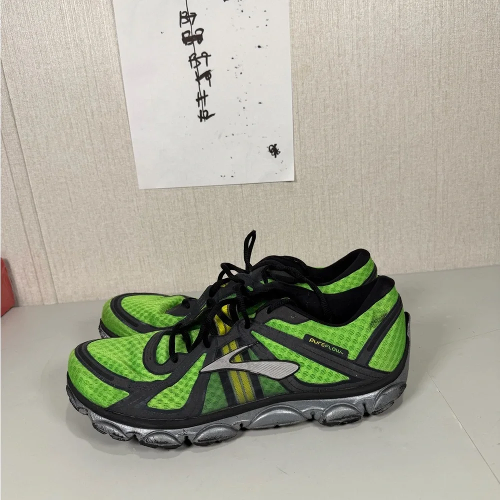 Brooks Trail Shoes, Racing Flats, and Barefoot-Style Shoes Men Size 11‎